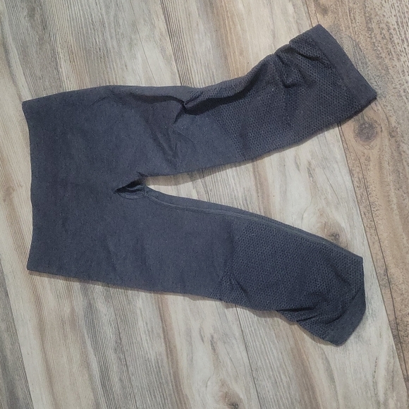LIKE NEW Girls grey cropped Iviva leggings - Picture 1 of 6